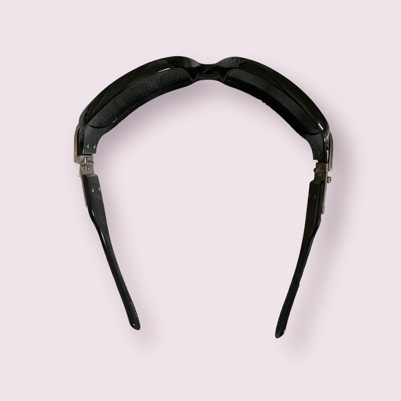 Gucci Black wrap around with Silver Sides Sunglasses - Picture 4 of 6